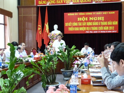 Đồng chí Đỗ Xuân Trụ - Bí thư Đảng ủy, Chủ tịch HĐTV Tổng Công ty Giấy Việt Nam phát biểu bế mạc Hội nghị