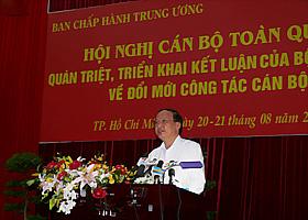 Đồng chí Tô Huy Rứa phát biểu quán triệt, khai mạc Hội nghị.