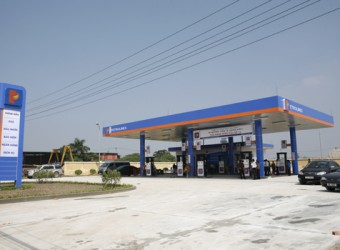 Cửa hàng xăng dầu theo nhận diện mới của Petrolimex