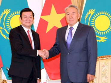 Tổng thống Kazakhstan Nursultan Nazarbayev tiếp Chủ tịch nước Trương Tấn Sang tại Dinh Tổng thống (Ảnh: Nguyễn Khang/TTXVN)