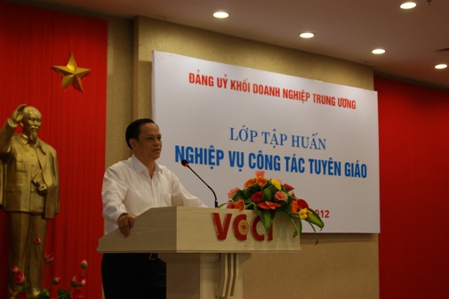 Đồng chí Nguyễn Văn Ngọc, Phó Bí thư Đảng ủy Khối phát biểu chỉ đạo