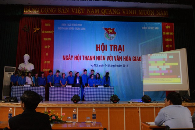 Liên quân (Chi đoàn cơ quan Đảng ủy Khối; Ngân hàng chính sách và Tổng Công ty CN xi măng Việt Nam) giành giải nhất thi tìm hiểu luật an toàn giao thông