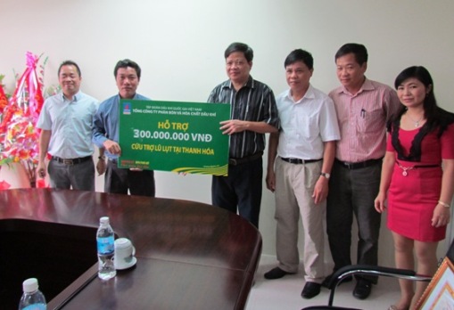 PVFCCo trao tặng 300 triệu đồng ủng hộ cho Ủy Ban MTTQVN tỉnh Thanh Hóa