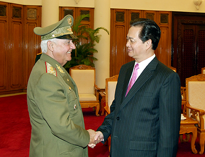 Thủ tướng Nguyễn Tấn Dũng và Thượng tướng Joaquín Quintas Sola, Thứ trưởng Bộ Các lực lượng vũ trang cách mạng Cuba