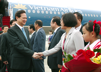 Phó Giám đốc Ngoại vụ Quảng Tây Vũ Diệu Quyên chào đón Thủ tướng Nguyễn Tấn Dũng