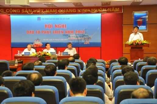 Tổng giám đốc PVEP Đỗ Văn Khạnh trình bày tham luận tại hội nghị.