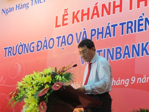 Đồng chí Phạm Huy Hùng - Bí thư Đảng ủy, Chủ tịch HĐQT VietinBank phát biểu tại buổi lễ