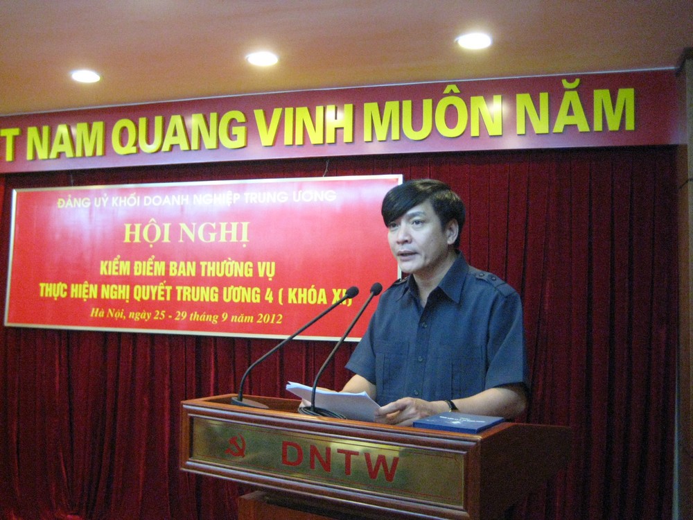 Đồng chí Bùi Văn Cường, Ủy viên dự khuyết Trung ương Đảng, Bí thư Đảng ủy Khối DNTƯ phát biểu bế mạc hội nghị