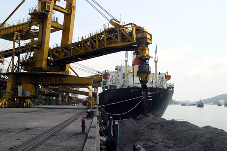 Việc xây dựng cảng trung chuyển than cho các nhà máy điện tại khu vực ĐBSCL là cần thiết và cấp bách