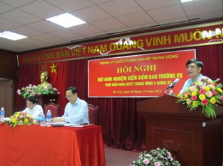 Đồng chí Bùi Văn Cường - Ủy viên dự khuyết Trung ương Đảng, Bí thư ĐUKDNTW chỉ đạo Hội nghị.