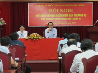 ĐỒng chí Nguyễn Văn Ngọc , Phó bí thư ĐUKDNTW trả lời các vấn đề đại biểu nêu ra trong Hội Nghị