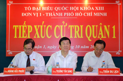 Chủ tịch nước Trương Tấn Sang và ĐBQH Khóa XIII, đơn vị 1, TP Hồ Chí Minh tại buổi tiếp xúc cử tri.