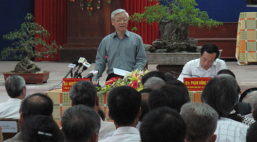 Tổng Bí thư Nguyễn Phú Trọng nói chuyện với cán bộ, đáng viên và nhân dân xã Hải Trung
