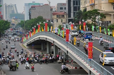 Một trong các cây cầu vượt tại Hà Nội