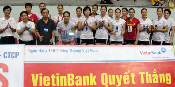 Đội tuyển bóng chuyền nữ VietinBank trong trận ra quân Vòng II Giải VĐQG 2012.