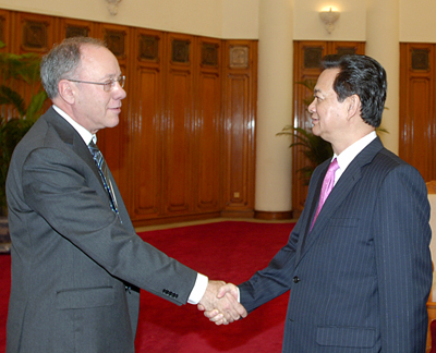 Thủ tướng Nguyễn Tấn Dũng và Giáo sư Roger Myerson