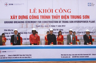hó Thủ tướng Hoàng Trung Hải và các đại biểu ấn nút, phát lệnh khởi công dự án - Ảnh VGP/Nguyên Linh