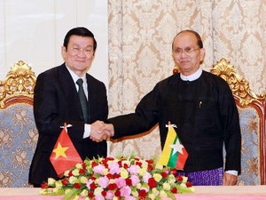 Tổng thống Myanmar Thein Sein và Chủ tịch nước Trương Tấn Sang tại lễ ký các văn kiện giữa hai nước.