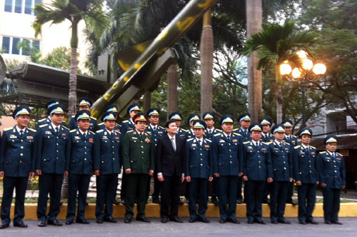 Chủ tịch nước Trương Tấn Sang thăm sư đoàn phòng không 361