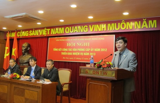 Đồng chí Bùi Văn Cường - Bí thư Đảng ủy Khối DNTW phát biểu chỉ đạo tại Hội nghị