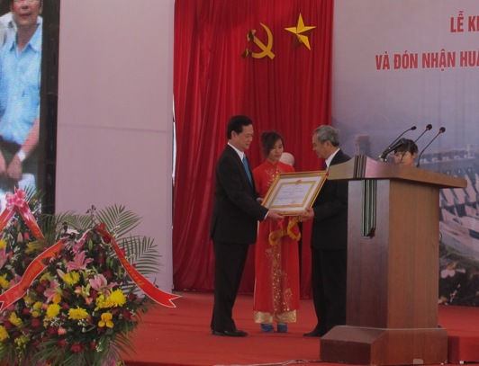 Thủ tướng Nguyễn Tấn Dũng đã trao Huân chương Lao động hạng Nhất cho ông Thái Phụng Nê, Phái viên của Thủ tướng, Phó trưởng Ban chỉ đạo Nhà nước dự án thủy điện Sơn La và Lai Châu