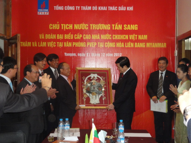 Chủ tịch nước Trương Tấn Sang tới thăm Văn phòng PVEP tại Cộng hòa Liên bang Myanmar tháng 12/2012