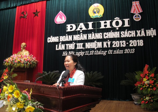 Đồng chí Nguyễn Thị Thu Hồng - Phó Chủ tịch Tổng Liên đoàn Lao động Việt Nam đã biểu dương những thành tích mà Công đoàn NHCSXH đạt được