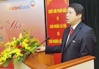Phó Tổng giám đốc Nguyễn Văn Du phát biểu tại buổi gặp mặt.
