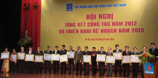Phó Thủ tướng Hoàng Trung Hải trao Huân chương Lao động hạng Nhì và hạng Ba cho tập thể và cá nhân thuộc PVN