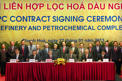 Lễ ký hợp đồng EPC dự án Liên hợp Lọc hóa dầu Nghi Sơn. - Ảnh: VGP/Nhật Bắc