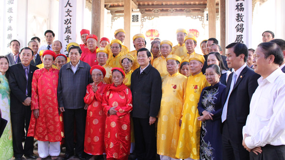 Chủ tịch nước thăm đình làng Tây Tựu.