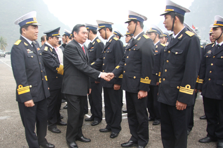Đồng chí Lê Hồng Anh, Ủy viên Bộ Chính trị,   Thường trực Ban Bí thư thăm cảng tàu Lữ đoàn 170   Vùng I Hải quân.