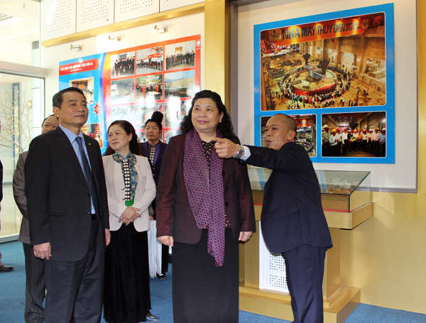 Phó Chủ tịch Quốc hội Tòng Thị Phóng thăm và chúc Tết Công ty Thủy điện Sơn La