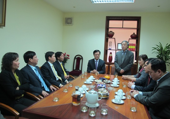 Lãnh đạo Đảng ủy Khối thăm và chúc Tết cán bộ, nhân viên Ngân hàng Phát triển Việt Nam