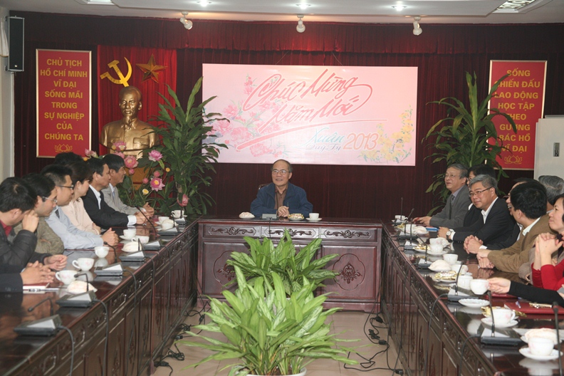 Chủ tịch Quốc hội Nguyễn Sinh Hùng đánh giá cao những kết quả mà Ngân hàng Phát triển Việt Nam đã đạt được trong năm 2012