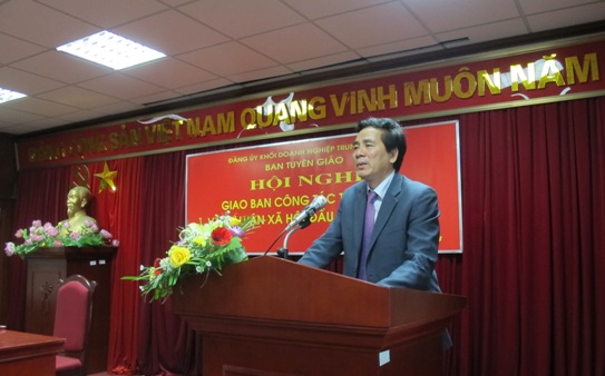 Đồng chí Trần Thanh Khê - Trưởng Ban Tuyên giáo Đảng ủy Khối phát biểu tại Hội nghị