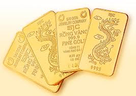 Ngân hàng Nhà nước thực hiện mua bán vàng miếng với tổ chức tín dụng, doanh nghiệp được phép theo phương án mua, bán vàng miếng trong từng thời kỳ.