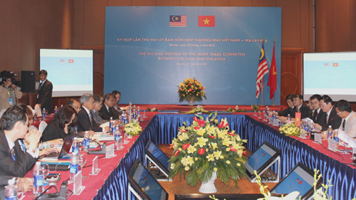 Bộ trưởng Bộ Công Thương Việt Nam Vũ Huy Hoàng và Bộ trưởng Bộ Thương mại quốc tế và Công nghiệp Malaysia Dato’Sri Mustapa Mohamed cùng chủ trì phiên họp