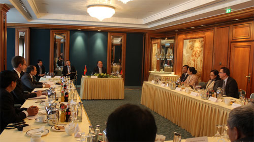 Chủ tịch Quốc hội Nguyễn Sinh Hùng tiếp lãnh đạo một số Tập đoàn hàng đầu của Đức