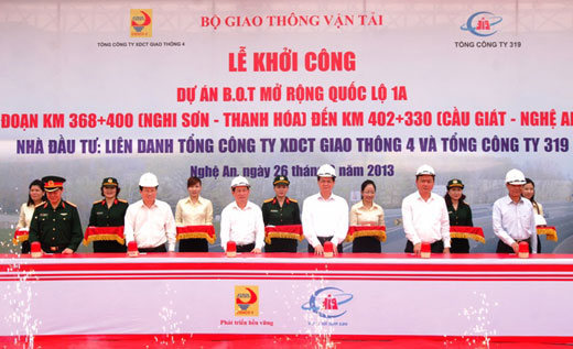 Thủ tướng Nguyễn Tấn Dũng và lãnh đạo các bộ, ngành ấn nút khởi công dự án