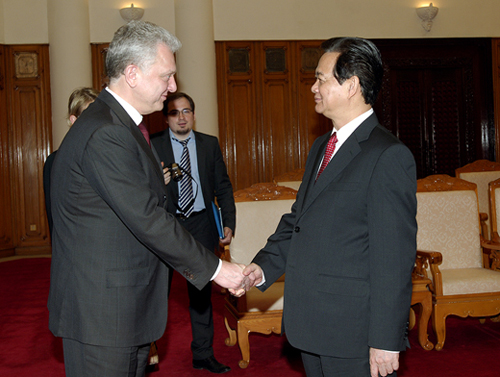 Thủ tướng Nguyễn Tấn Dũng chào mừng ông Vitor Borisovich Khristenko