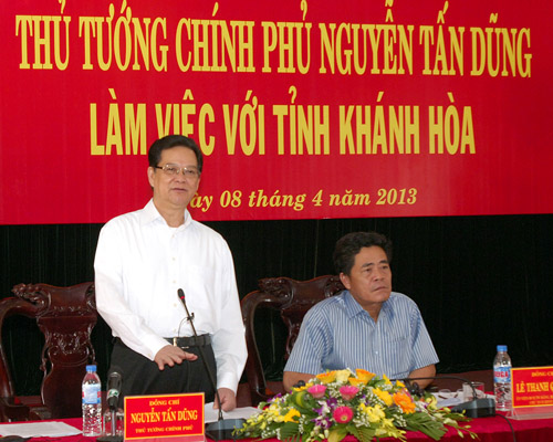 Thủ tướng Nguyễn Tấn Dũng nhấn mạnh Khánh Hòa tập trung thực hiện hiệu quả các giải pháp tháo gỡ khó khăn cho sản xuất và kinh doanh.