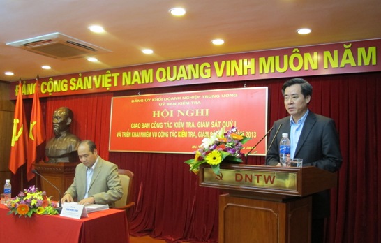 Đồng chí Nguyễn Quang Dương - Phó Bí thư Đảng ủy Khối đã biểu chỉ đạo tại Hội nghị