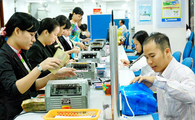 Chính phủ yêu cầu Ngân hàng Nhà nước Việt Nam tiếp tục điều hành giảm chênh lệch giữa lãi suất huy động và cho vay ở mức hợp lý
