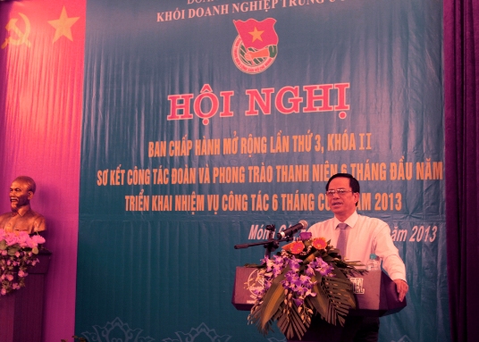 Đồng chí Nguyễn Văn Ngọc - Phó Bí thư Đảng ủy Khối phát biểu tại Hội nghị