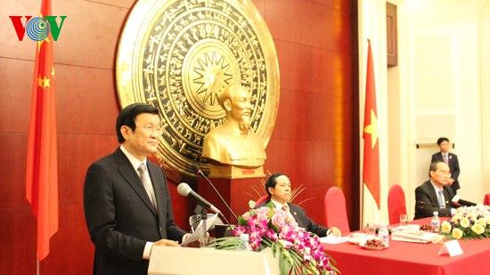 Chủ tịch nước Trương Tấn Sang đã gặp mặt thân mật với các cán bộ, nhân viên Hội Hữu nghị, cựu cố vấn quân sự, cựu quan chức ngoại giao, nhân sĩ, học giả, thanh niên sinh viên Trung Quốc