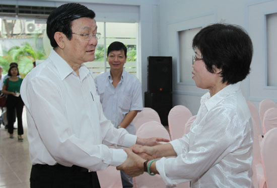 Chủ tịch nước Trương Tấn Sang trao đổi với cử tri quận 1