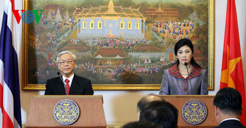 Tổng Bí thư Nguyễn Phú Trọng và Thủ tướng Yingluck Shinawatra họp báo công bố kết quả hội đàm