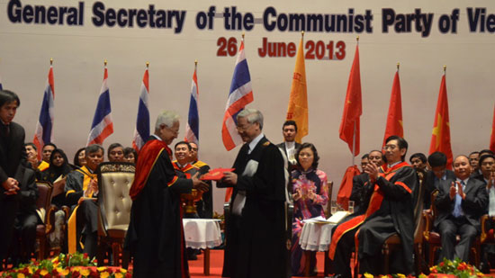 Tổng Bí thư nhận bằng Tiến sĩ danh dự của Trường Đại học Thammasat