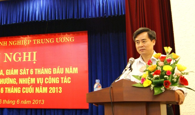 Đồng chí Nguyễn Quang Dương, Phó Bí thư Đảng ủy Khối phát biểu tại Hội nghị.